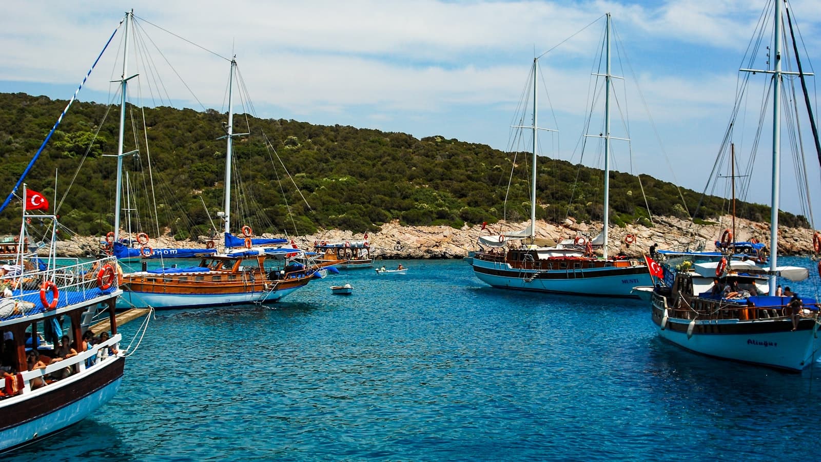 Gulet tradicionalë në det Aegean pranë Bodrumit