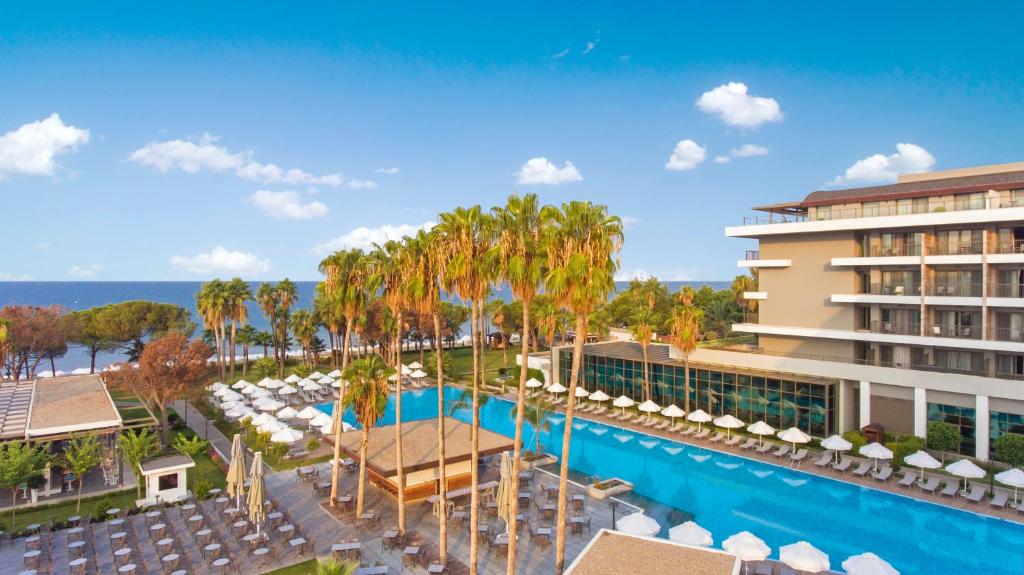 Acanthus & Cennet Barut Collection