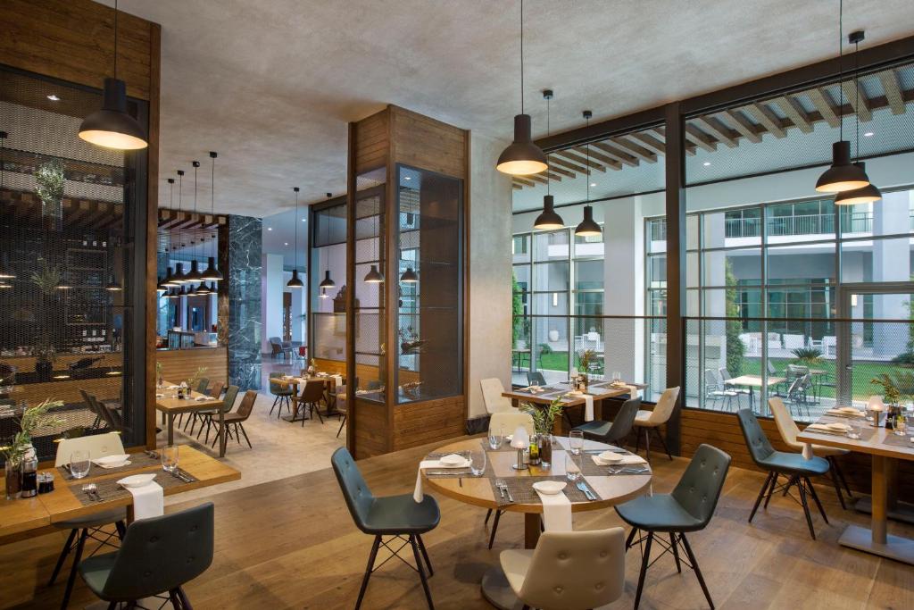 Acanthus & Cennet Barut Collection