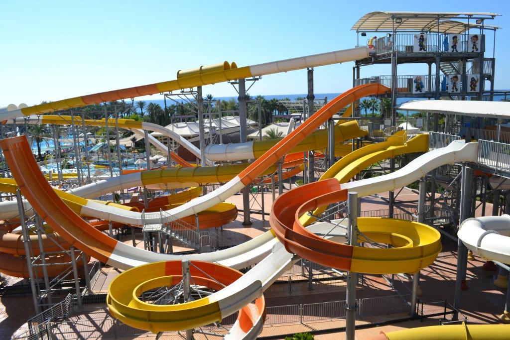 Aquapark te AQI Pegasos World, Side