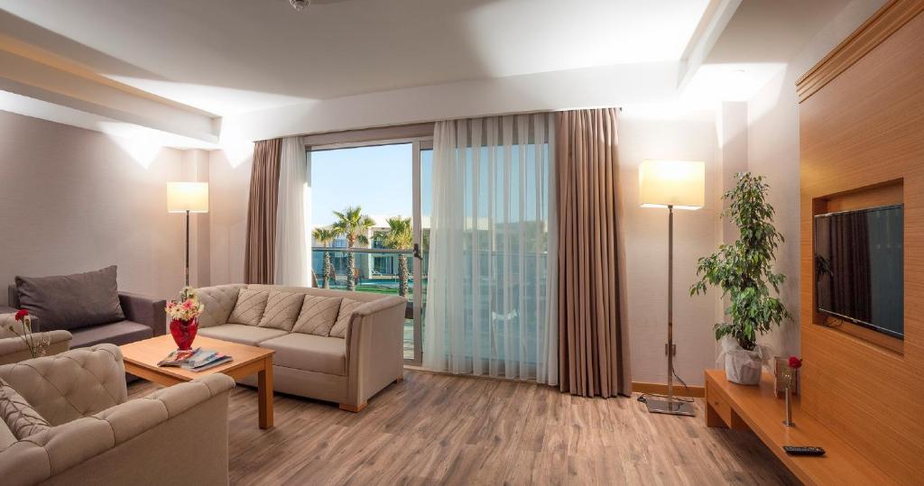 Aquasis De Luxe Resort & Spa