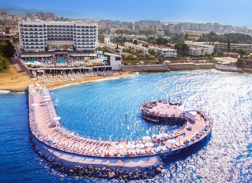Azura World Hotel