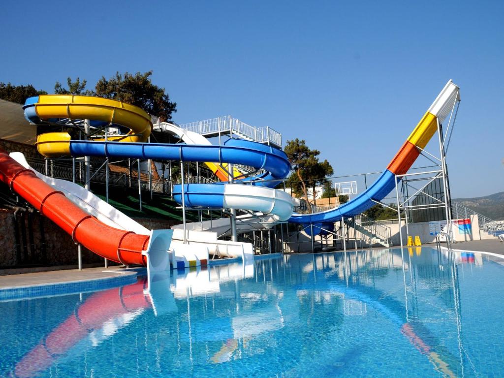 Rreshqiteset uji te aquapark-ut te Blue Dreams Resort & Spa