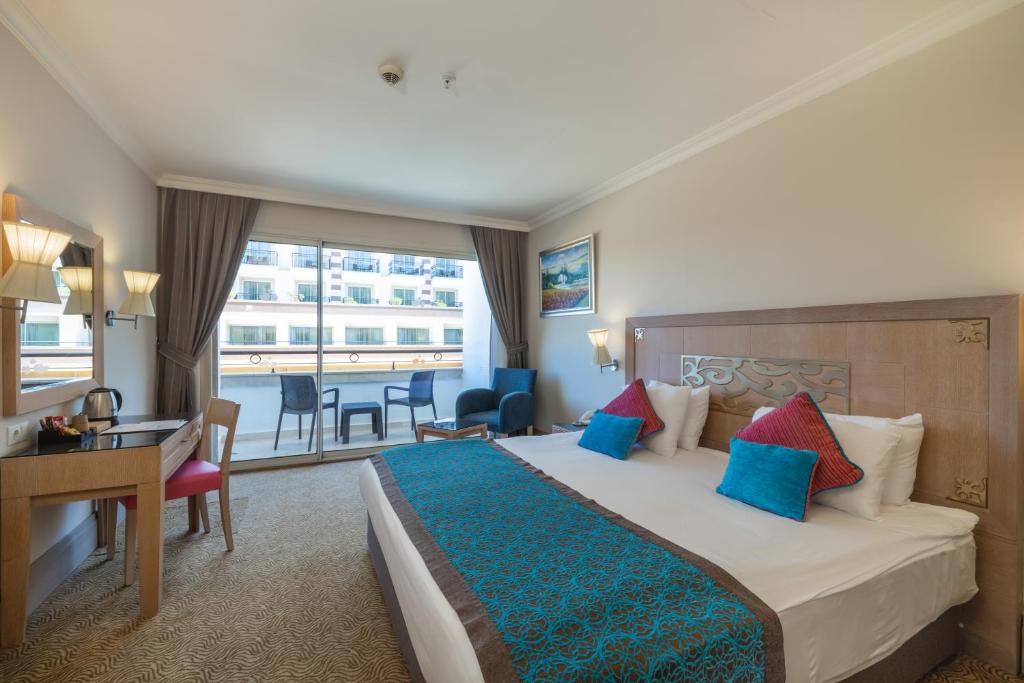 Crystal De Luxe Resort & Spa