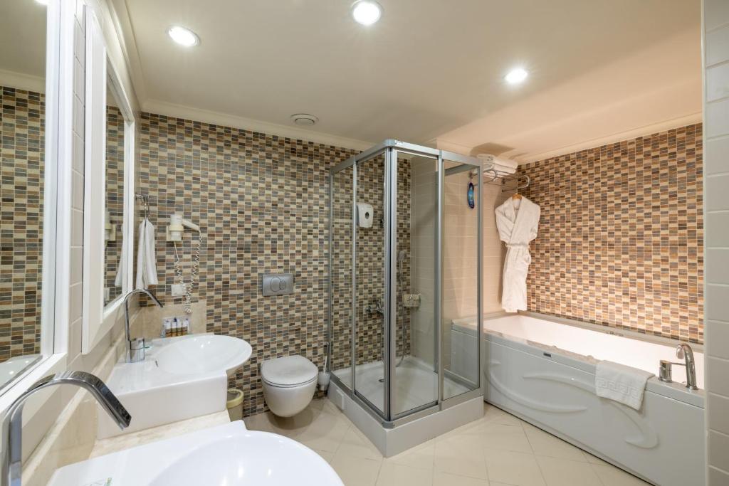 Crystal De Luxe Resort & Spa