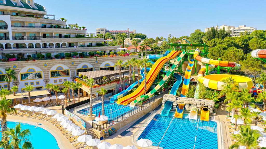 Aquapark te Crystal Sunset Pearl Collection, Side