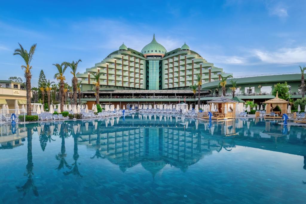 Delphin Palace