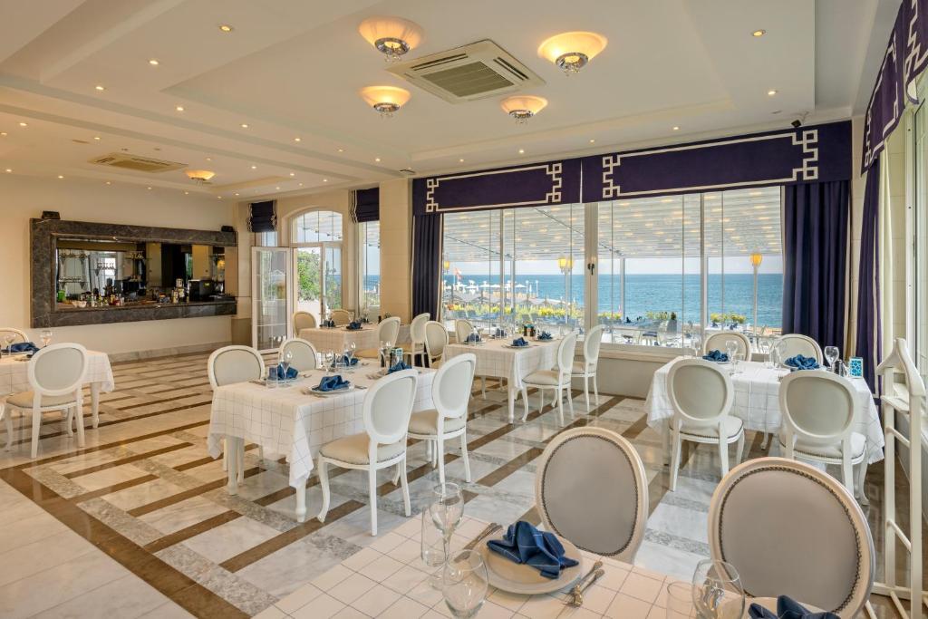 Dobedan World Palace