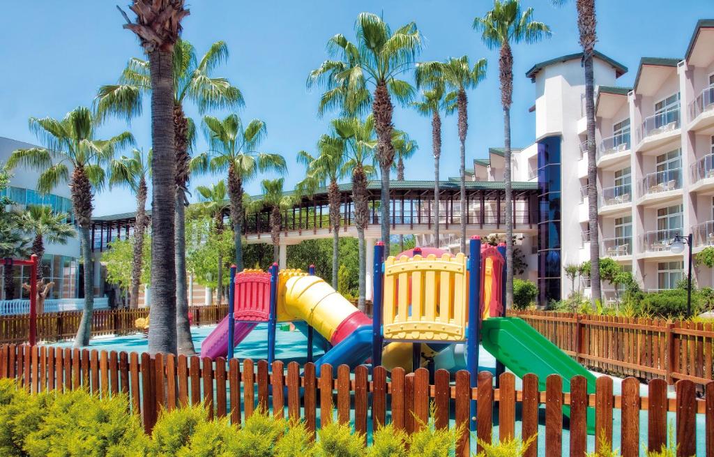 Dobedan World Palace