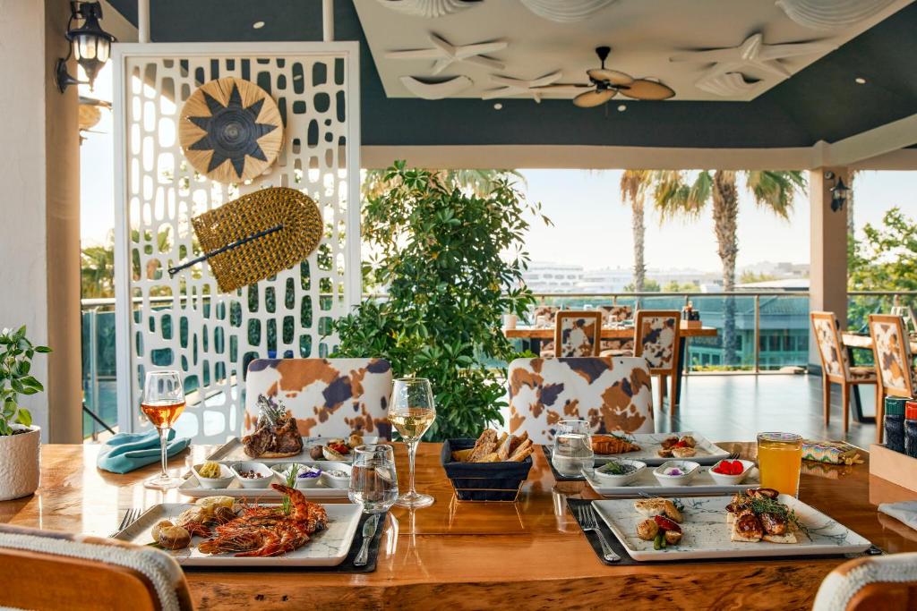 Jacaranda Luxury Hotel