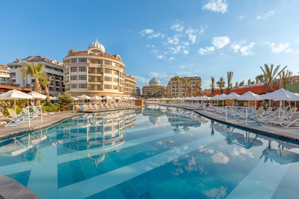 Pishina e Kirman Belazur nen qiell te kaltert, Belek