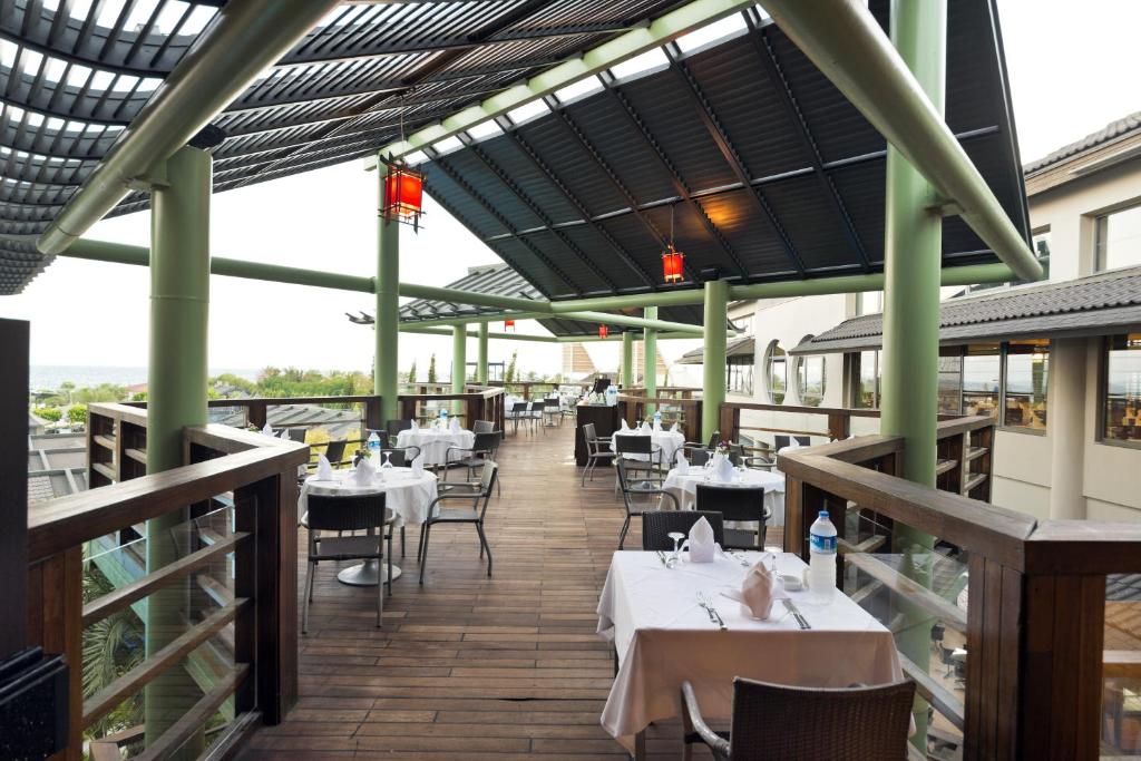 Limak Lara De Luxe Hotel & Resort