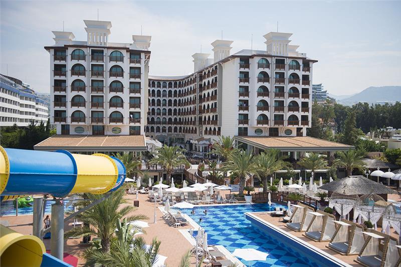Quattro Beach Spa & Resort Hotel