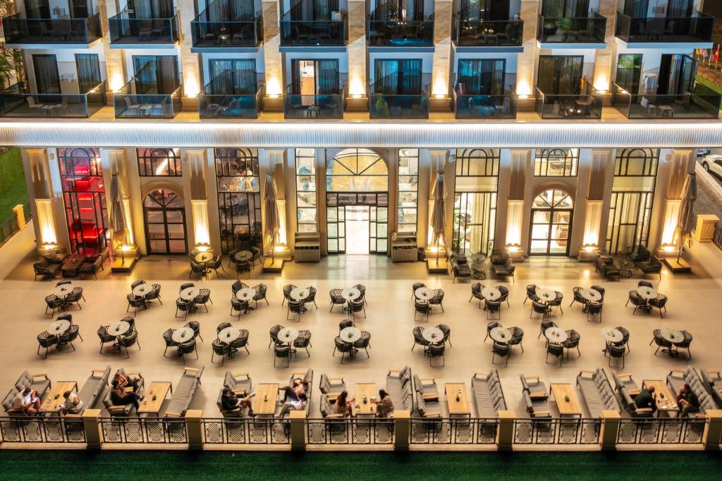 Serenity Queen Hotel