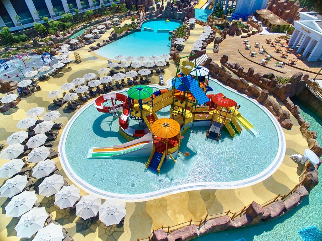 Zona me rreshqitese te vogla per femije ne parkun Land of Legends