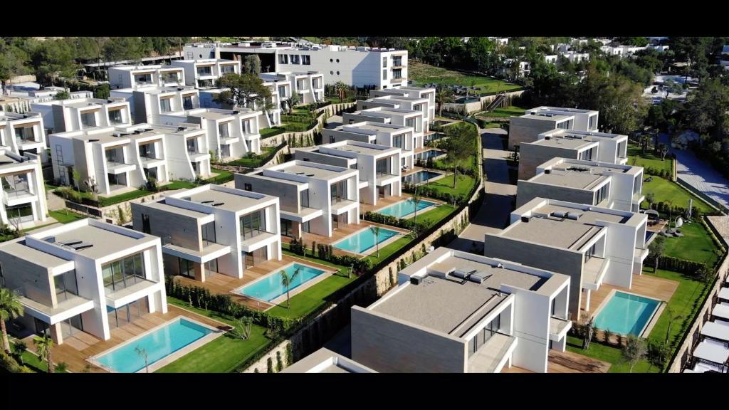 The Norm Collection Door'a