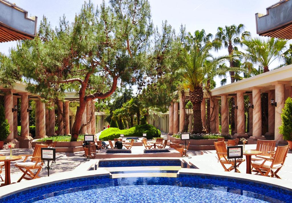 Pishine mes pemeve te Tui Magic Life Belek