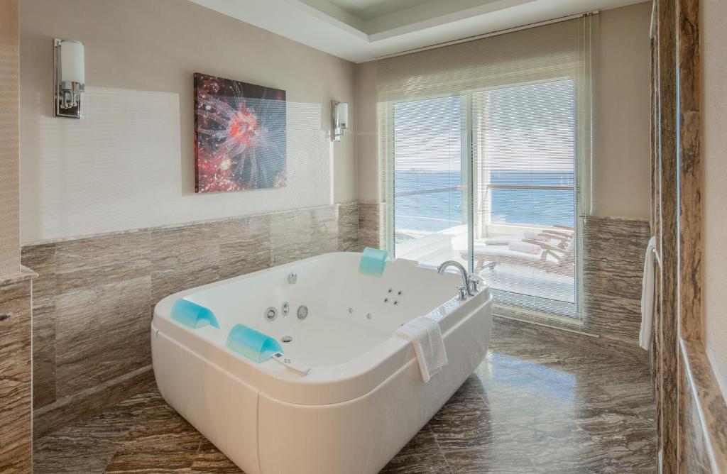 Xanadu Island High Class